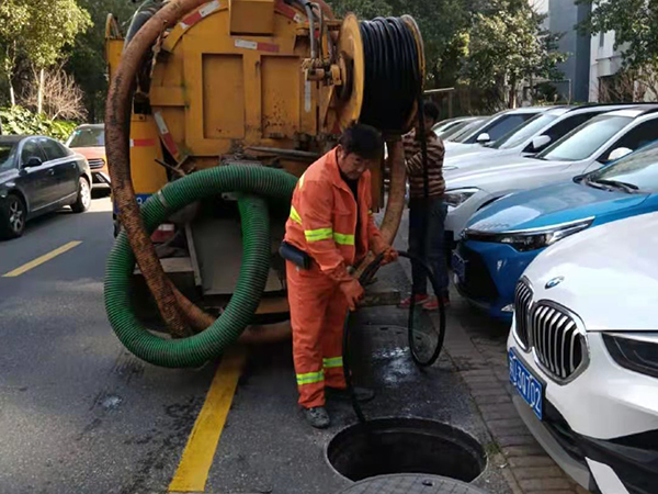 民众排污管道清淤